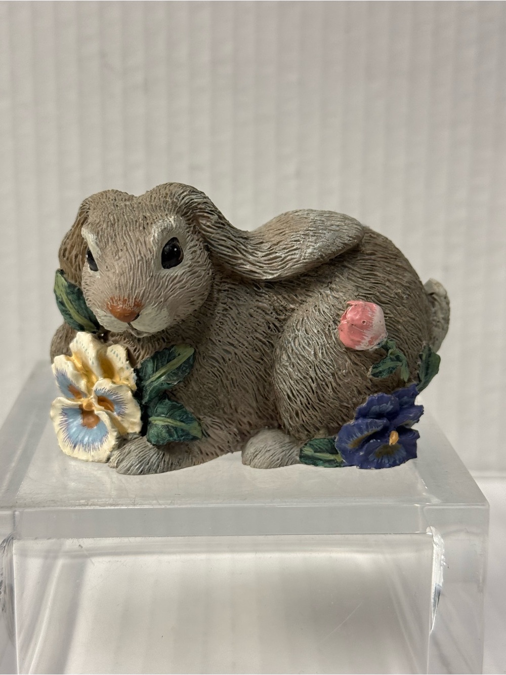 Vtg Crumpets Corner Innovation Giftware Resin Rabbit Figurine Flowers Bunny